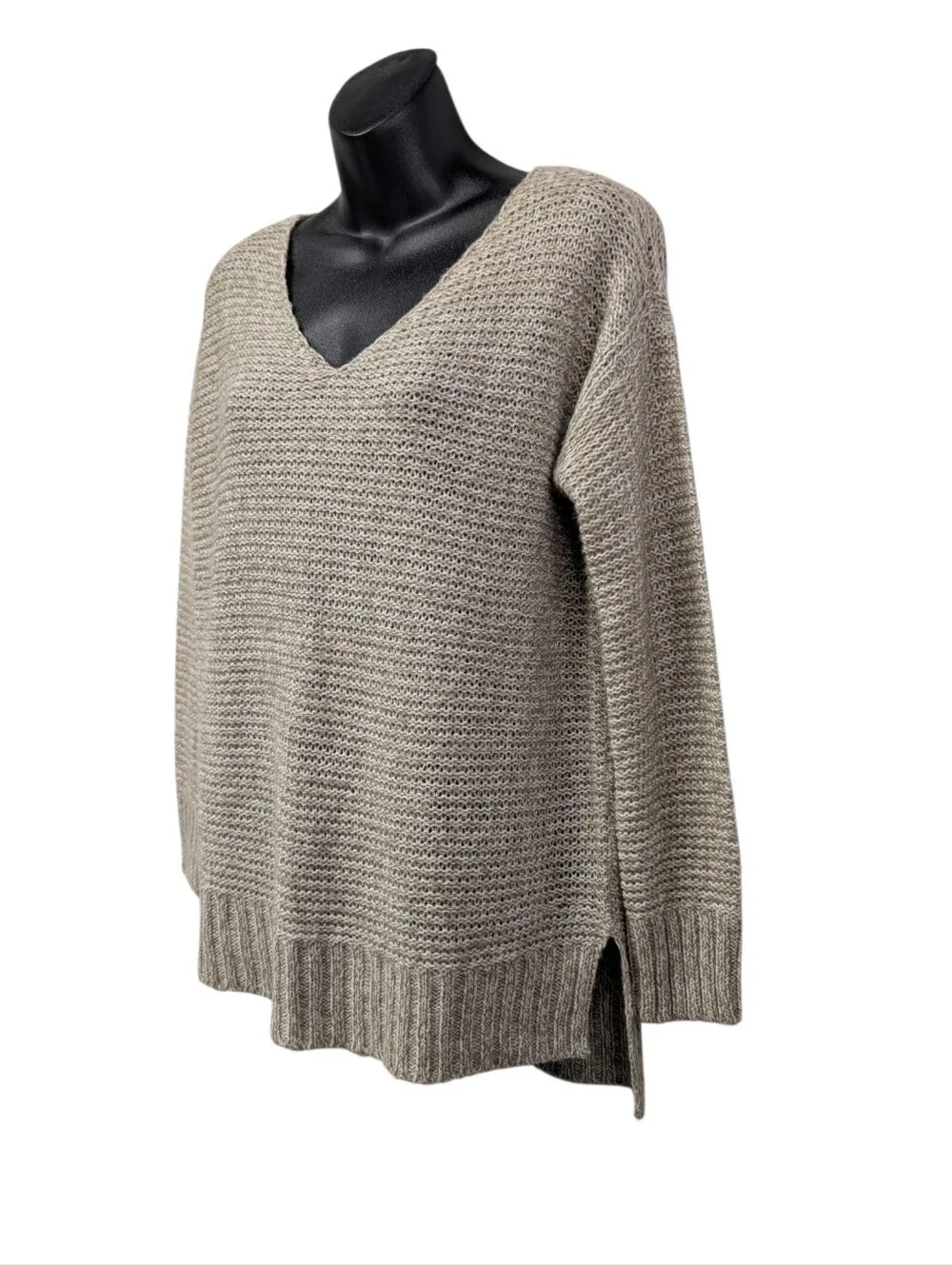 RD Style Womens Beige Knit V-Neck Pullover Sweater Long Sleeve Side Slits Sz S